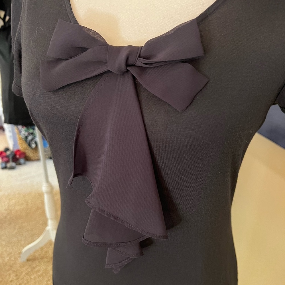 The Limited Gray Short Sleeve w Bow Detail | Medium